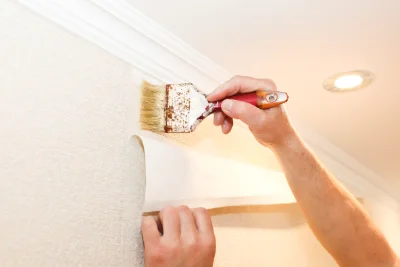 Pose de papier peint à Mont-Cauvaire — revêtements muraux et toiles de verre